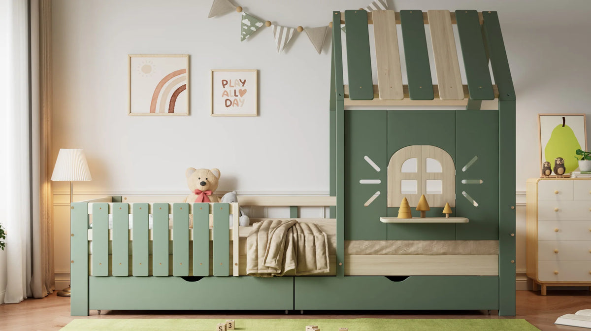 Lit cabane vert sauge dans une chambre lumineuse
