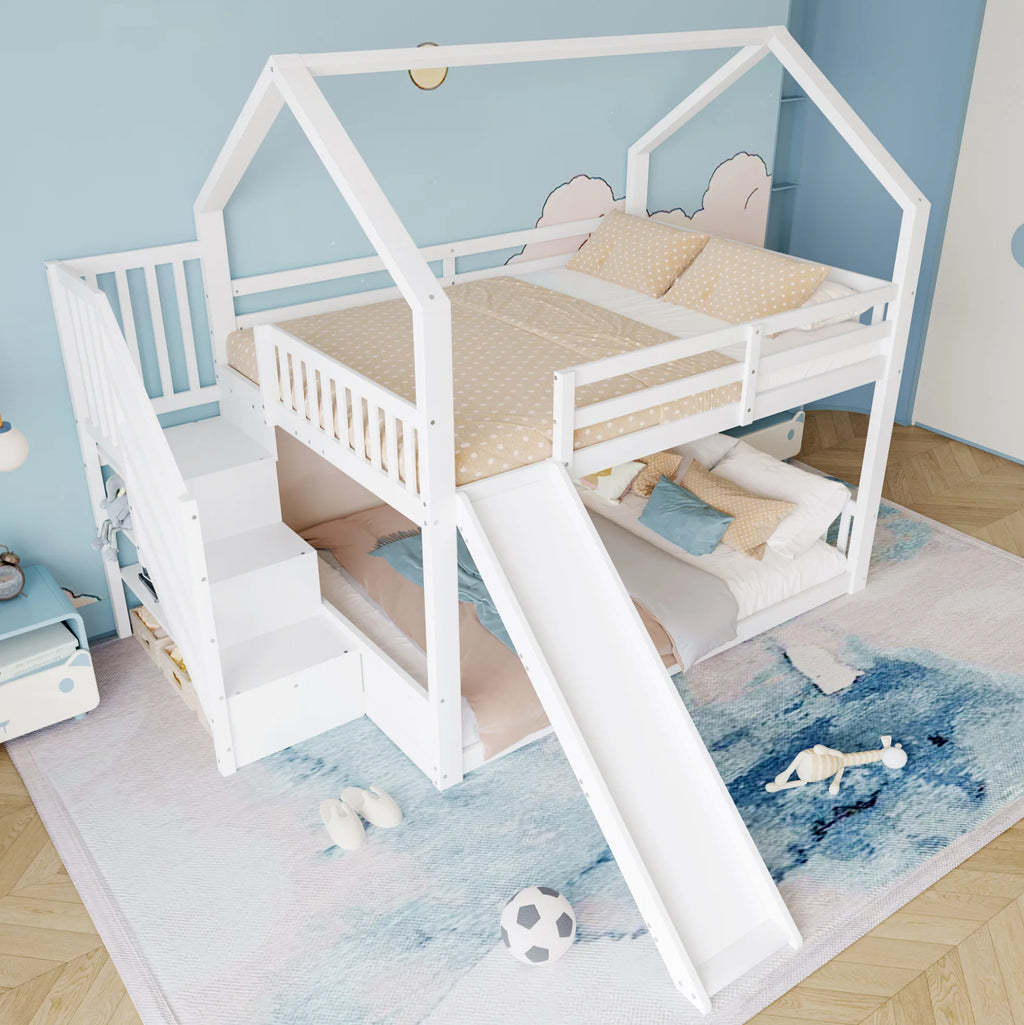 Lit toboggan cabane blanc sur fond blanc