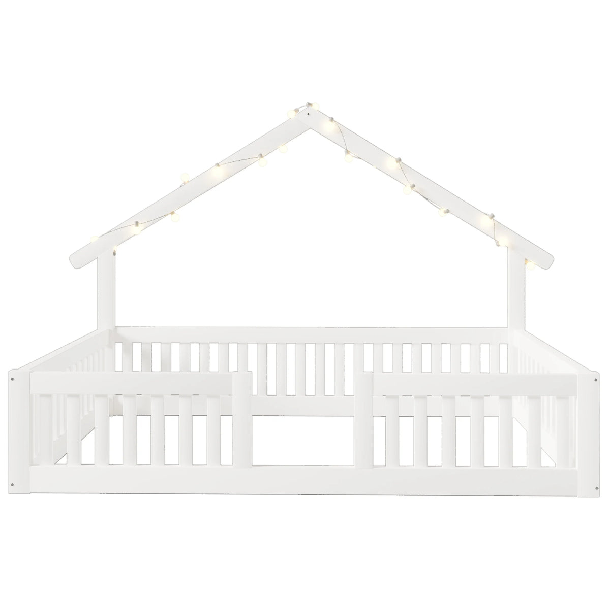 Lit cabane blanc avec guirlande sur fond blanc